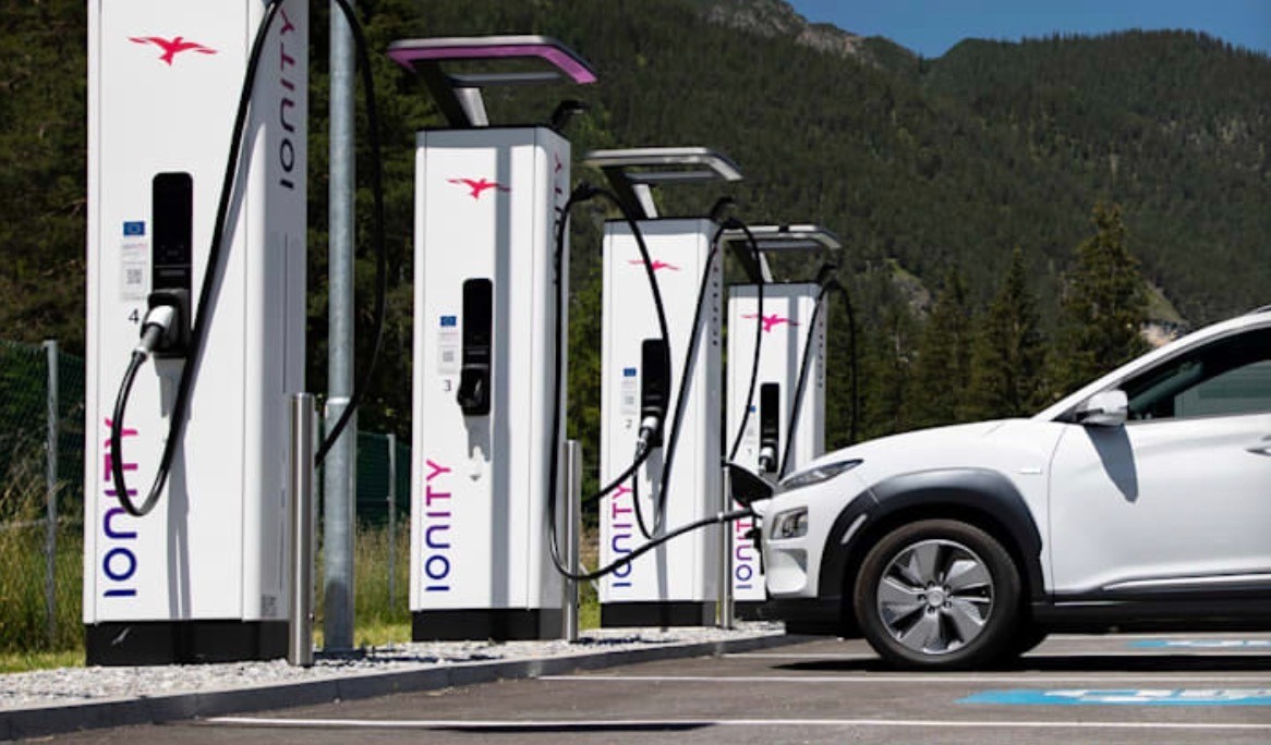 新能源充電樁充當節(jié)能減排的環(huán)保影響力先驅(qū)！