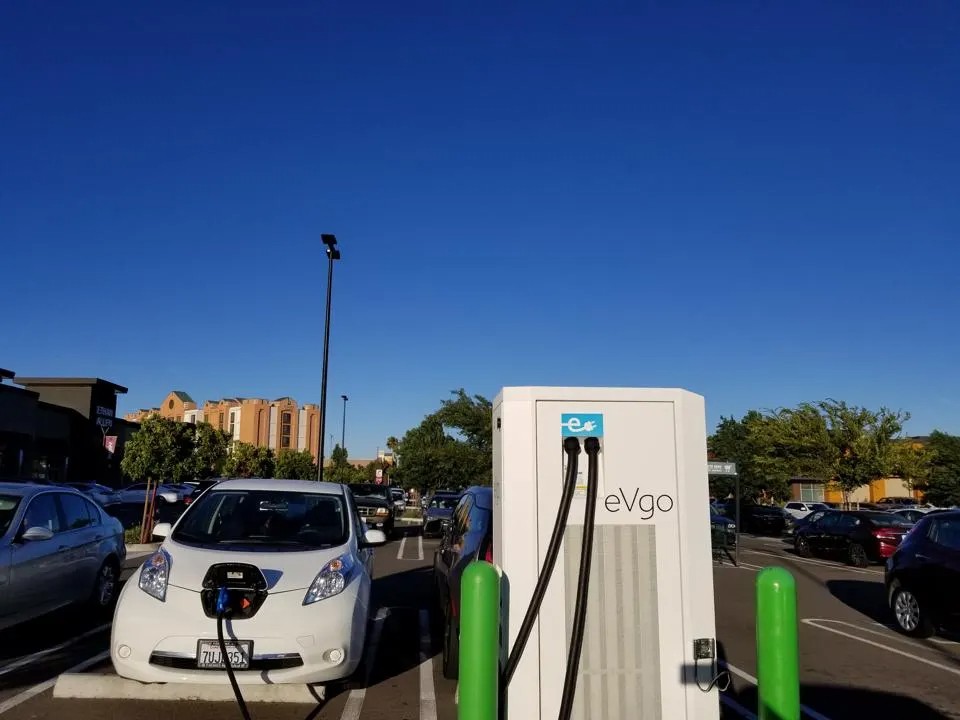 汽車充電樁加盟項(xiàng)目的市場定位與策略